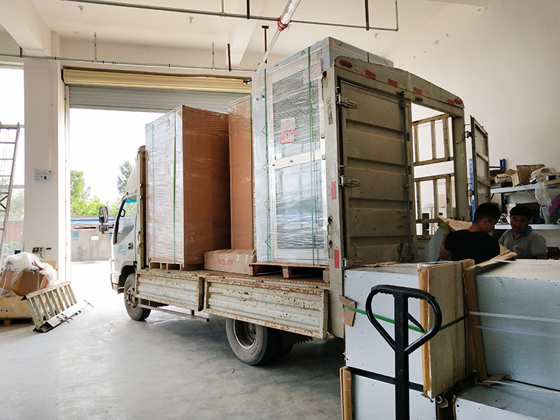岳陽風淋室發貨現場